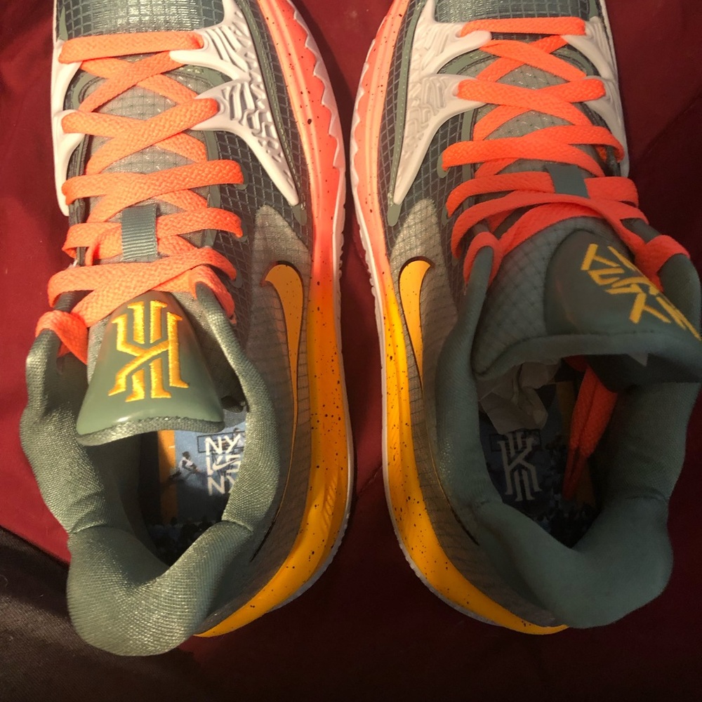 Size 8 kyrie low 4 - Picture 2 of 4